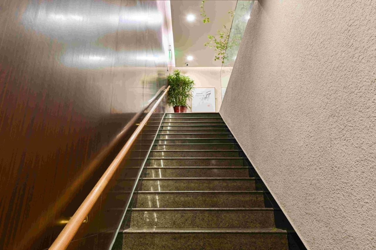 Xingshe Alley Courtyard Hotel Beijing Wangfujing Forbidden City Branch - Breakfast Included & English Speaking Reception & Free Wifi And Laundry Room & Hutong Culture & Cat-Keeping & Flower-Growing Terrace & One Day Tour Service & Free Coffee Exterior foto